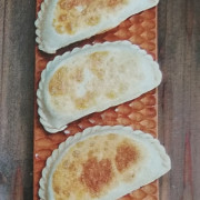 香酥韭菜鸡蛋盒子<br> Fragrant Crisp Leek Egg Box (2 Pcs)